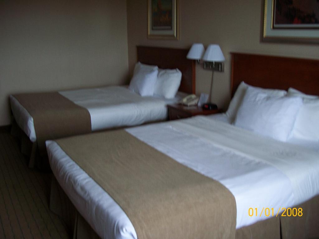 Days Inn By Wyndham Moose Jaw Exterior photo