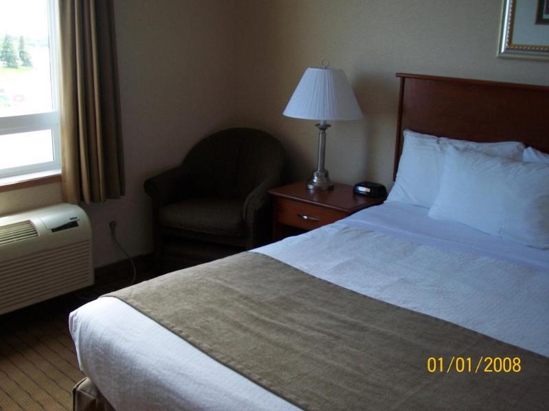 Days Inn By Wyndham Moose Jaw Exterior photo