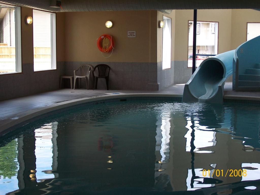 Days Inn By Wyndham Moose Jaw Exterior photo